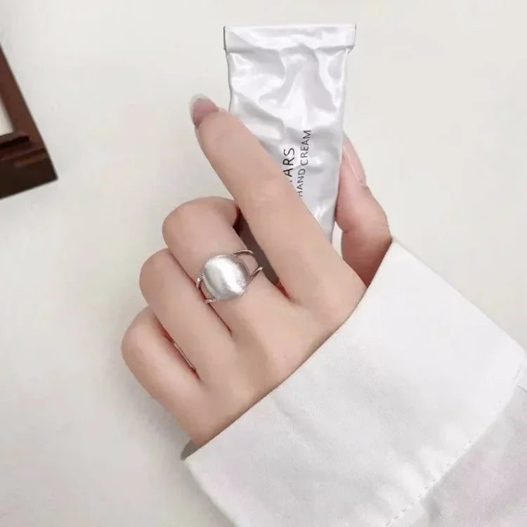 Geborstelde Zilveren Halve Bol Ring - Lucienne