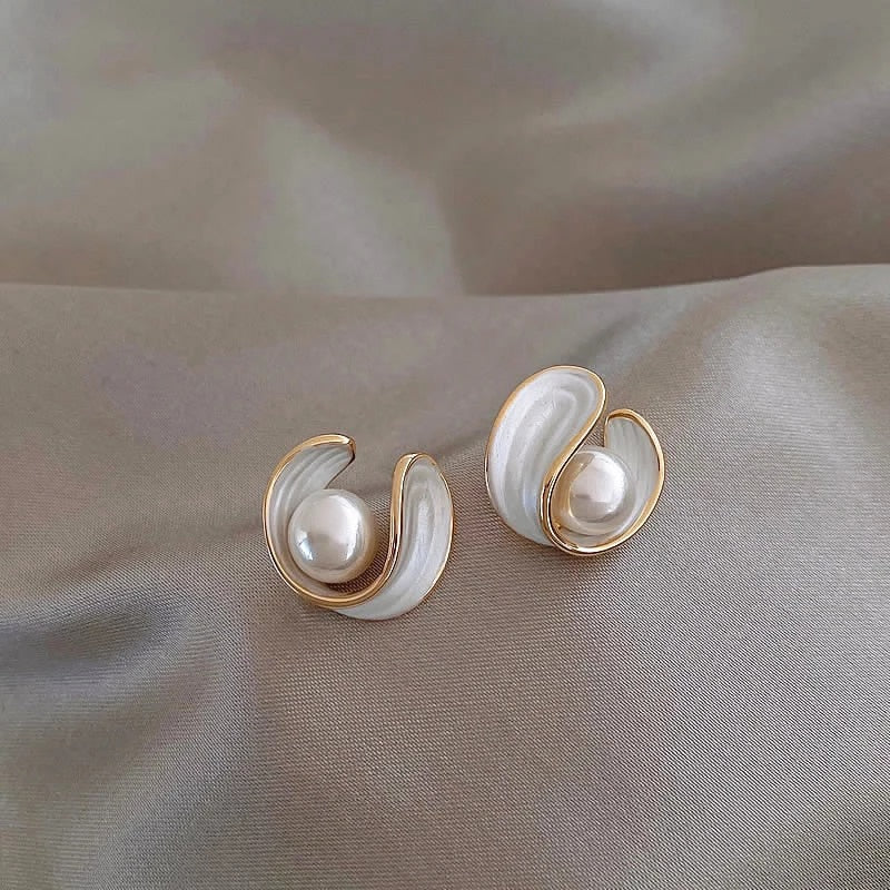 Luxe Gouden Oorbellen met Witte Opalen en Parels - Saphira