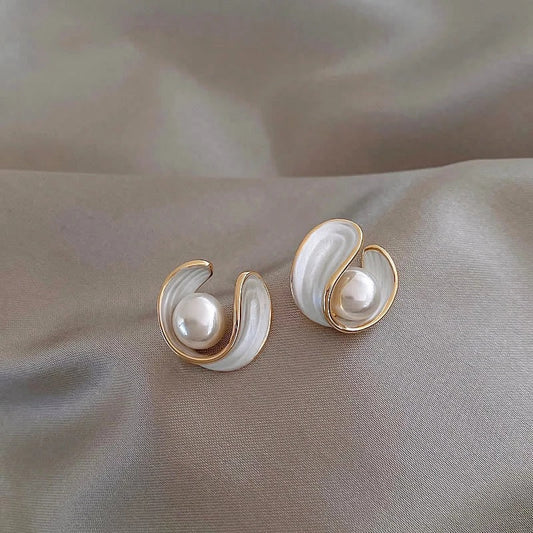 Luxe Gouden Oorbellen met Witte Opalen en Parels - Saphira