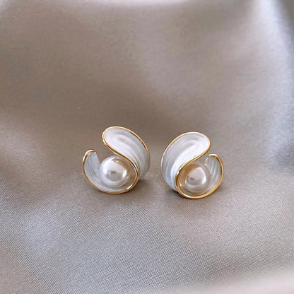 Luxe Gouden Oorbellen met Witte Opalen en Parels - Saphira