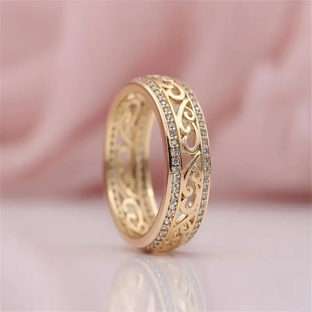 Holle gouden ring met glanzende afwerking