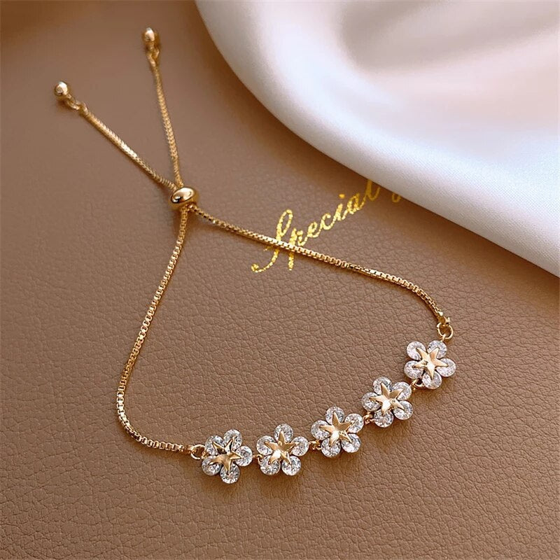 Luxe Gouden Kristallen Bloemenarmband - Rosalind