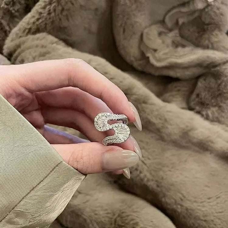 S-Vormige Zilveren Zirkonia Ring - Seraphine