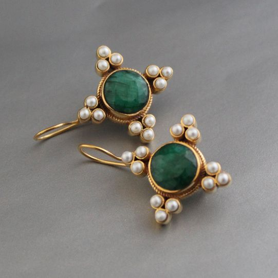 Vintage groene kristal en parels oorbellen